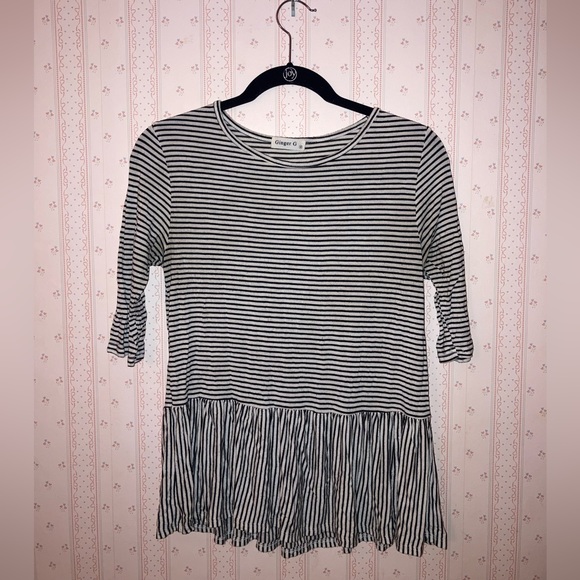 Casual 3/4 sleeve shirt perfect for work/school! Size medium - Picture 1 of 4